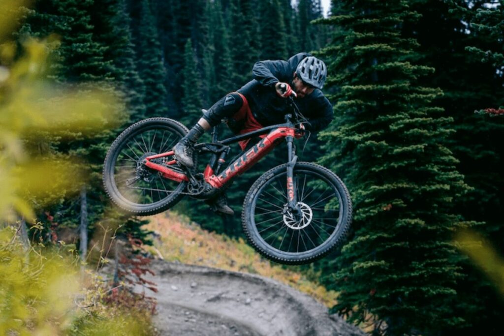 mejores-bicicletas-enduro-electricas-en-chile-salto